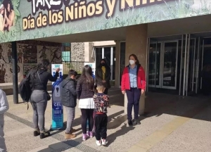 Niños y Niñas de Peñalolén celebraron el Mes de la Infancia con Tarzán y Jane